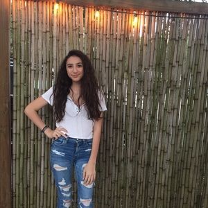 Meet your Posher, Adriana